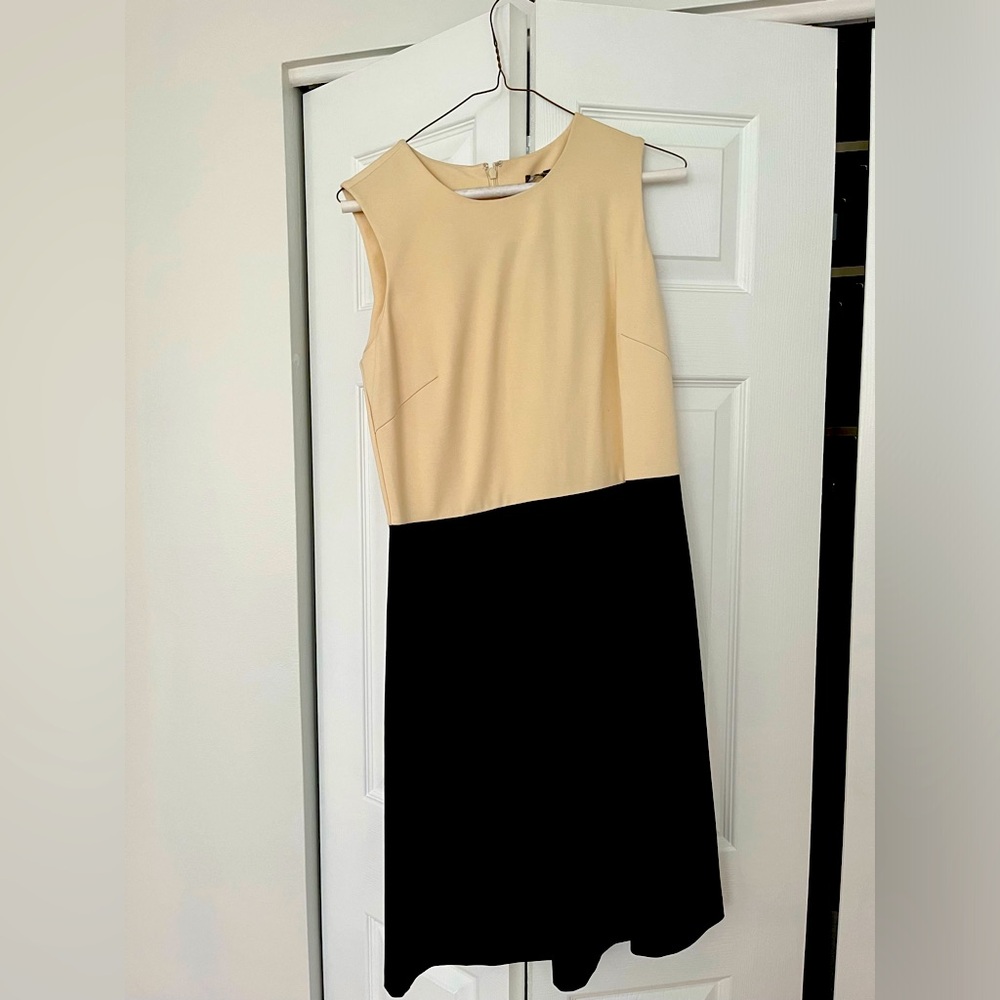 J. McLaughlin Ivory & Black Dress
Size: Medium (Women’s) 
RP: $175